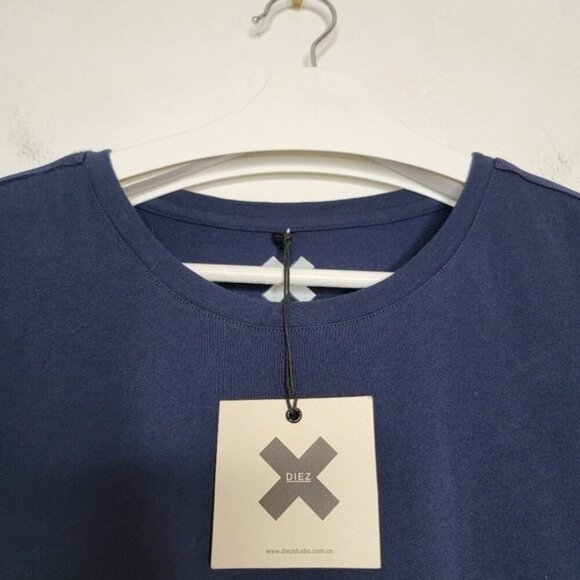 DIEZ‎ Studio Navy Tee Racing Stripes Sleeve Detail Minimalist Sporty Unisex Sz M - Picture 4 of 9